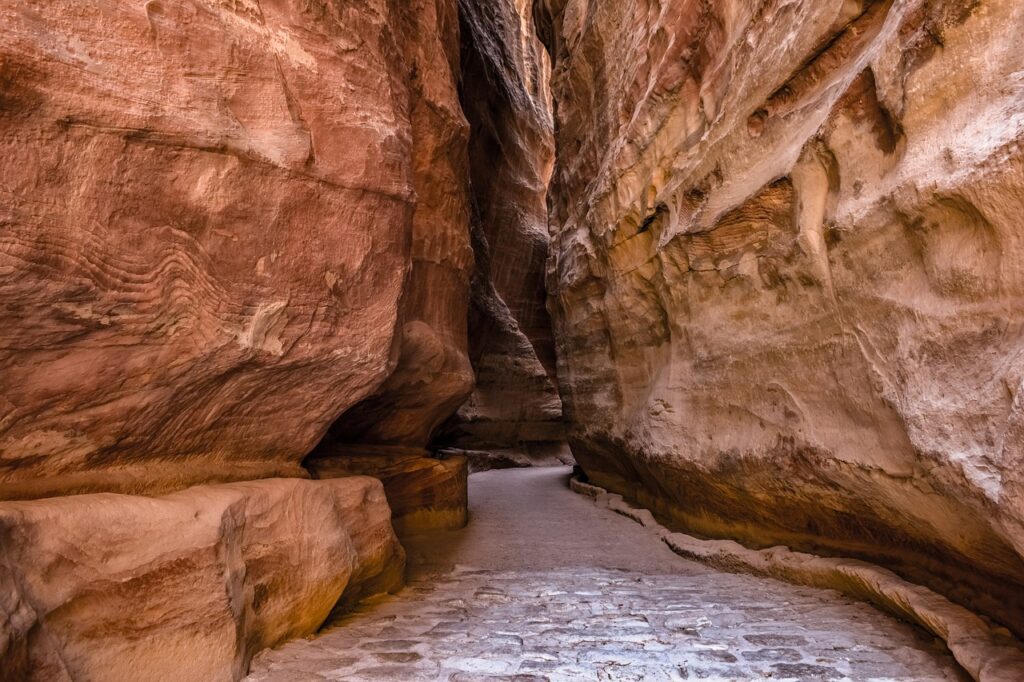 al siq canyon, canyon, gorge-4373553.jpg