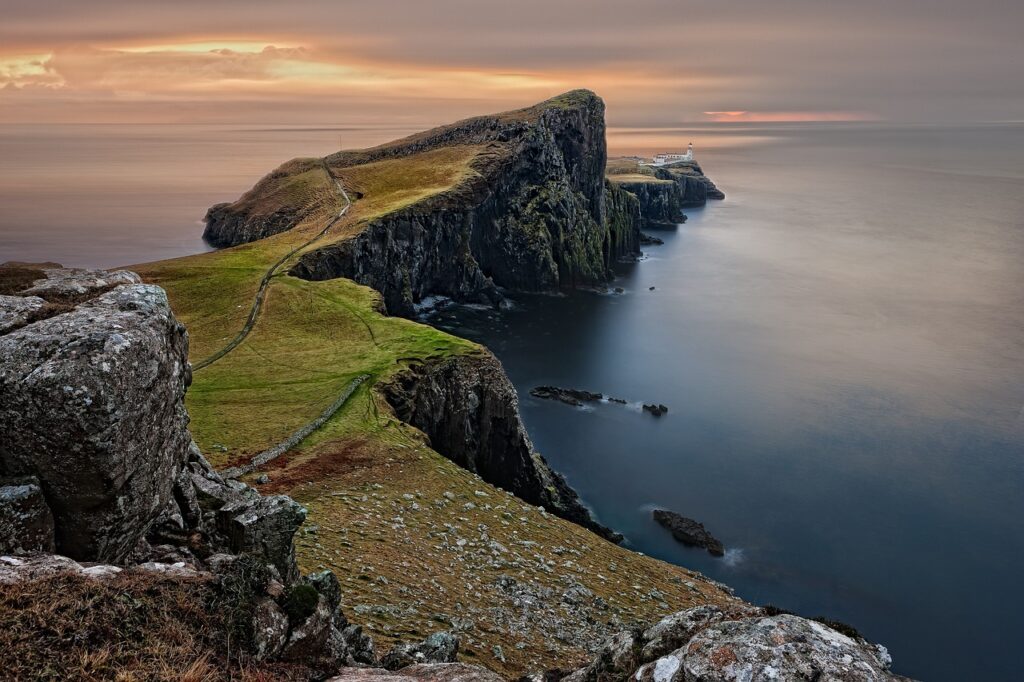 neist point, sea, coast-540119.jpg