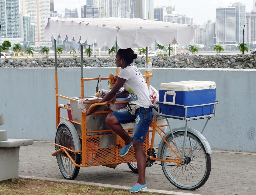 panama, saleswoman, ice cream-1148321.jpg