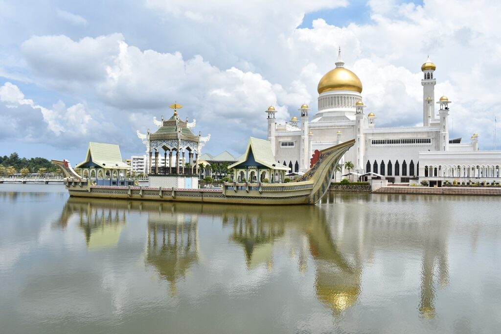 omar ali saifuddien mosque, bandar seri begawan, brunei-4528026.jpg