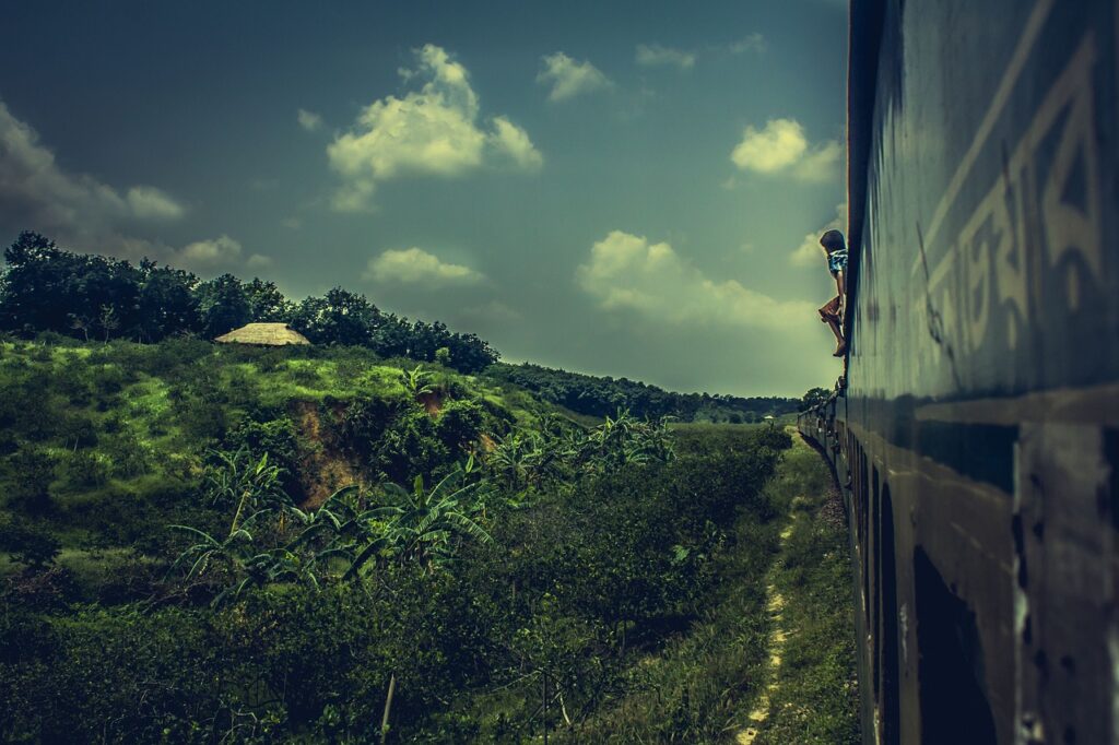 train, bangladesh, travel-4998318.jpg