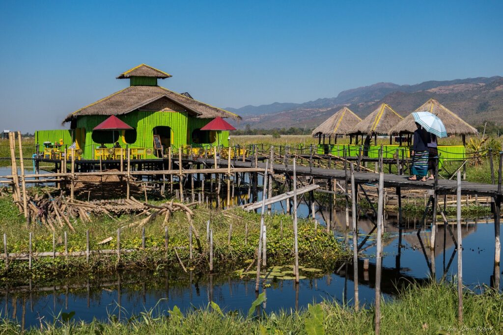 water, lake, hut-3167679.jpg